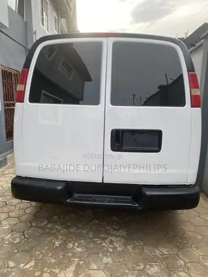 Chevrolet 3500 2007 White