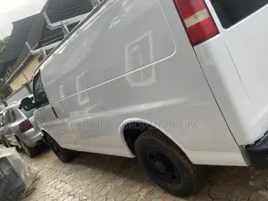Chevrolet 3500 2007 White