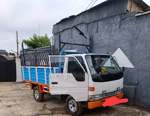Toyota HiAce 2022 White