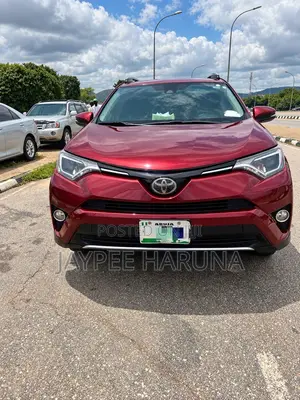 Toyota RAV4 XLE 4dr SUV (2.5L 4cyl 6A) 2018 Red