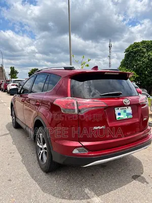 Toyota RAV4 XLE 4dr SUV (2.5L 4cyl 6A) 2018 Red