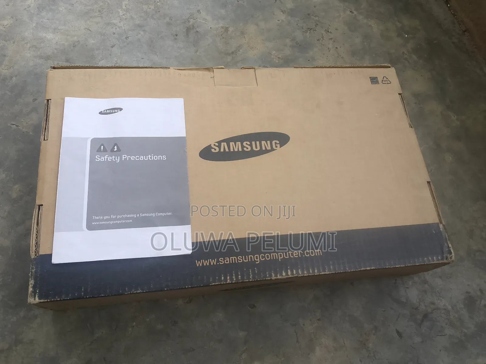 Laptop Samsung NP300E5A 4GB Intel Celeron HDD+SSD 320GB