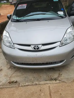 Toyota Sienna LE 7 Passenger 2010 Silver