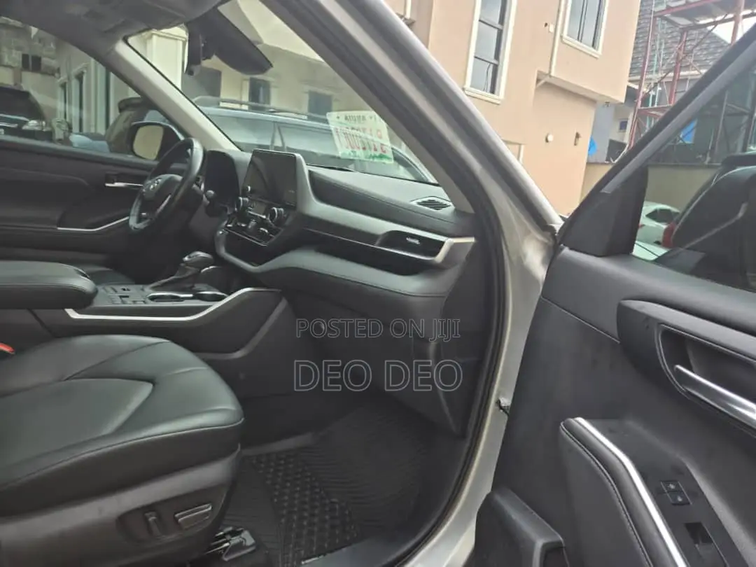 Toyota Highlander 2023 Blue