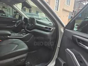 Toyota Highlander 2023 Blue
