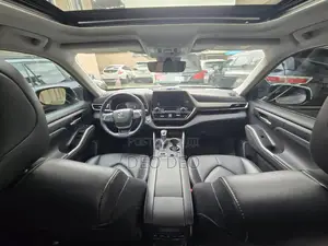 Toyota Highlander 2023 Blue