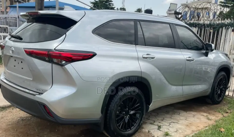 Toyota Highlander 2023 Blue