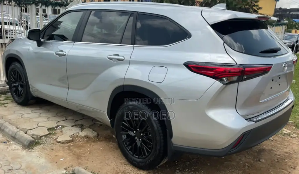 Toyota Highlander 2023 Blue