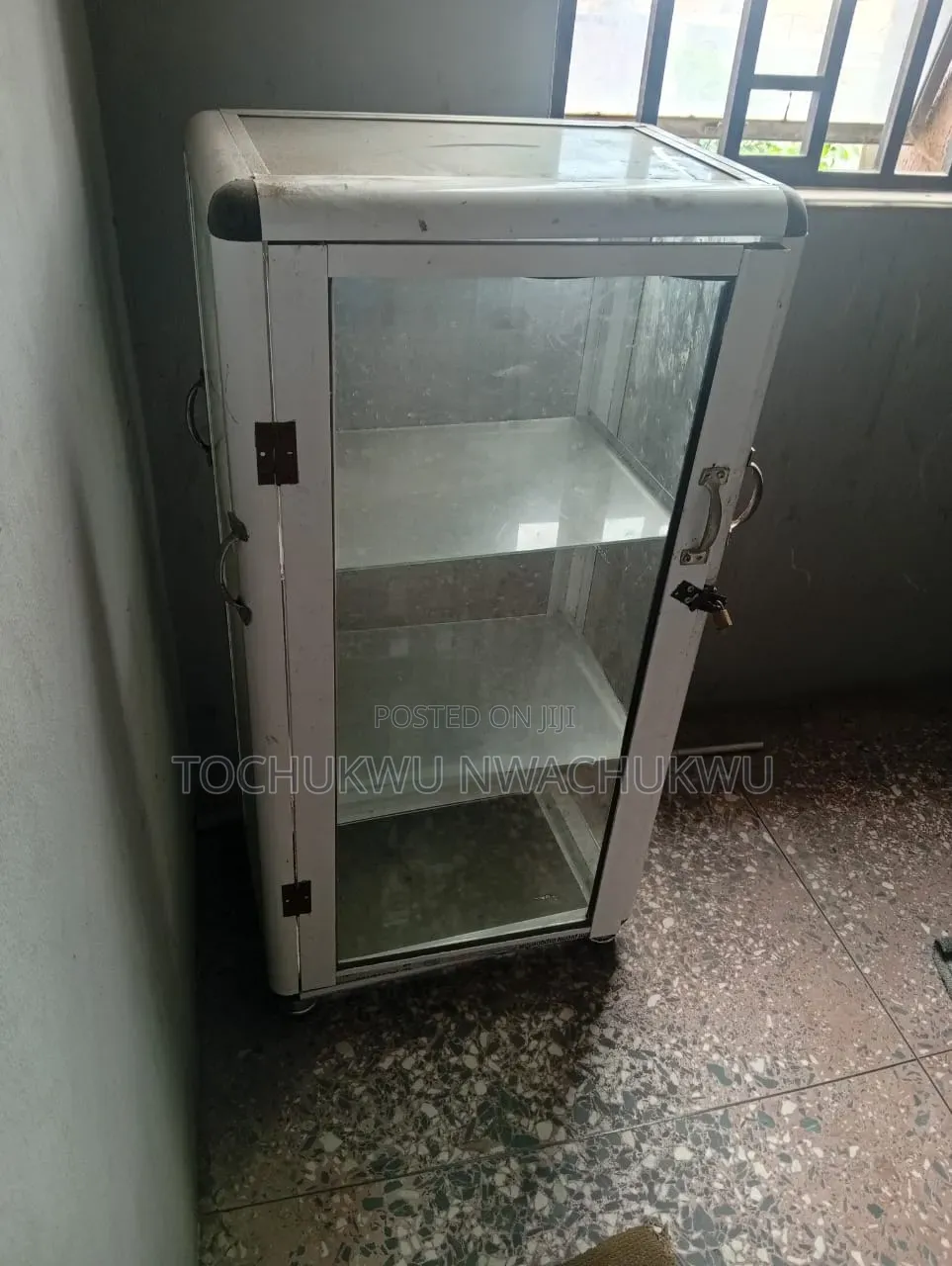 Show Glass