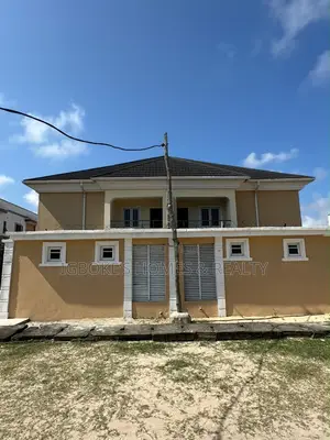 4bdrm Duplex in Chevron for sale