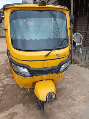 TVS King Cargo 2022 Yellow