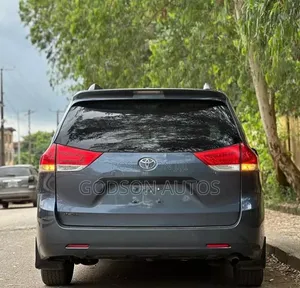 Toyota Sienna 2013 Blue