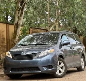 Toyota Sienna 2013 Blue