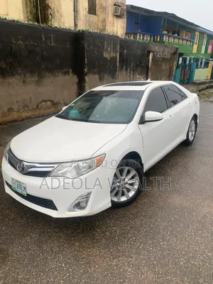 Toyota Camry XLE V6 4dr Sedan (3.5L 6cyl 6A) 2013 White