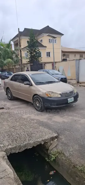 Toyota Corolla 2005 Gold