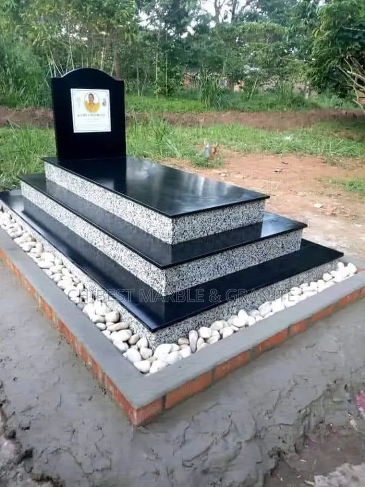 Grave With Marble Engraved Best Quality
