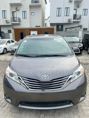 Toyota Sienna LE 8 Passenger (3.5L 6cyl 8A) 2017 Silver