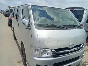 Toyota HiAce 2015 Silver
