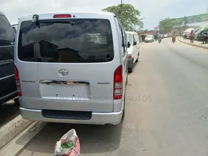 Toyota HiAce 2015 Silver