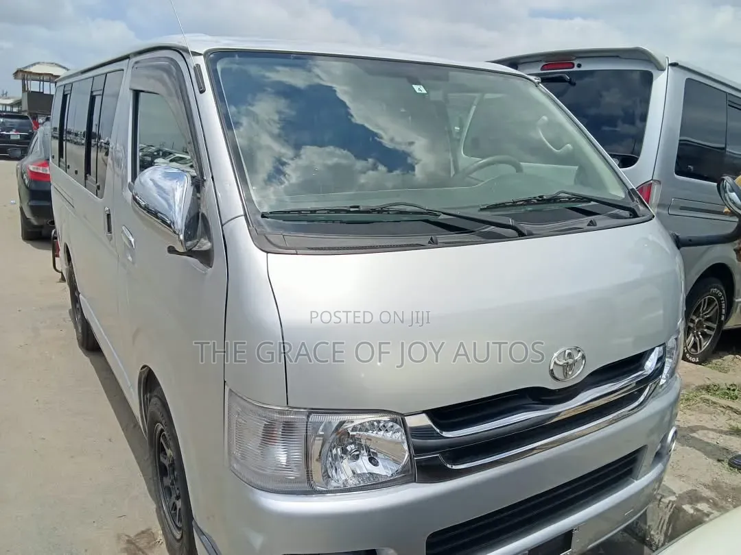 Toyota HiAce 2015 Silver