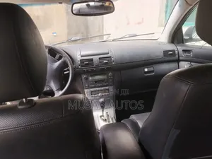 Toyota Avensis 2008 Gold