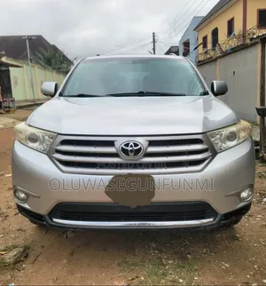 Toyota Highlander Limited 3.5l 4WD 2013 Silver