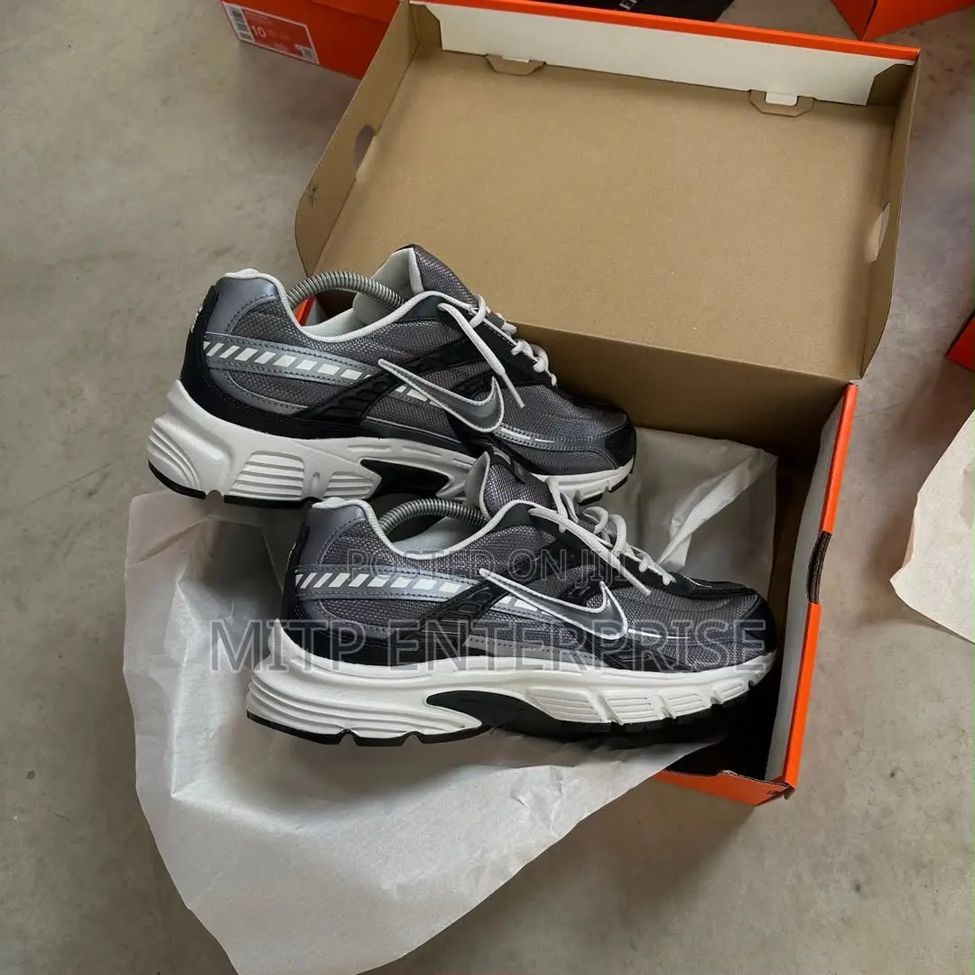 Nike Iniator Premium Sneakers
