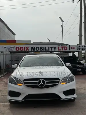 Mercedes-Benz E350 Base 4Matic Sedan AWD (3.5L 6cyl 7A) 2014 White