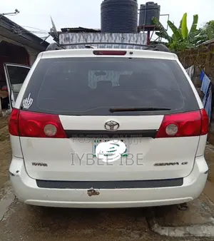 Toyota Sienna 2008 White