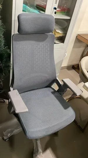 High Back Ergonomic Swivel Chair With Head Rest