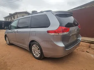 Toyota Sienna XLE 8 Passenger 2011 Silver