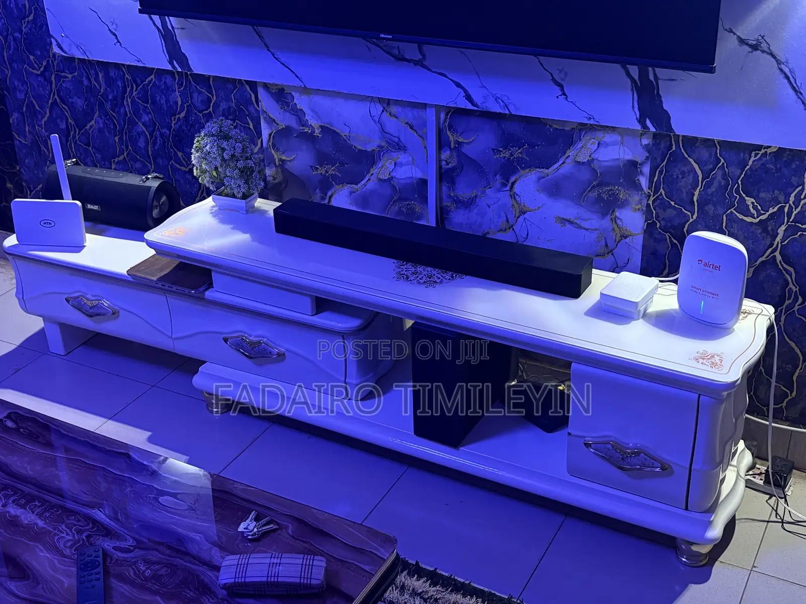 Royal TV Shelf