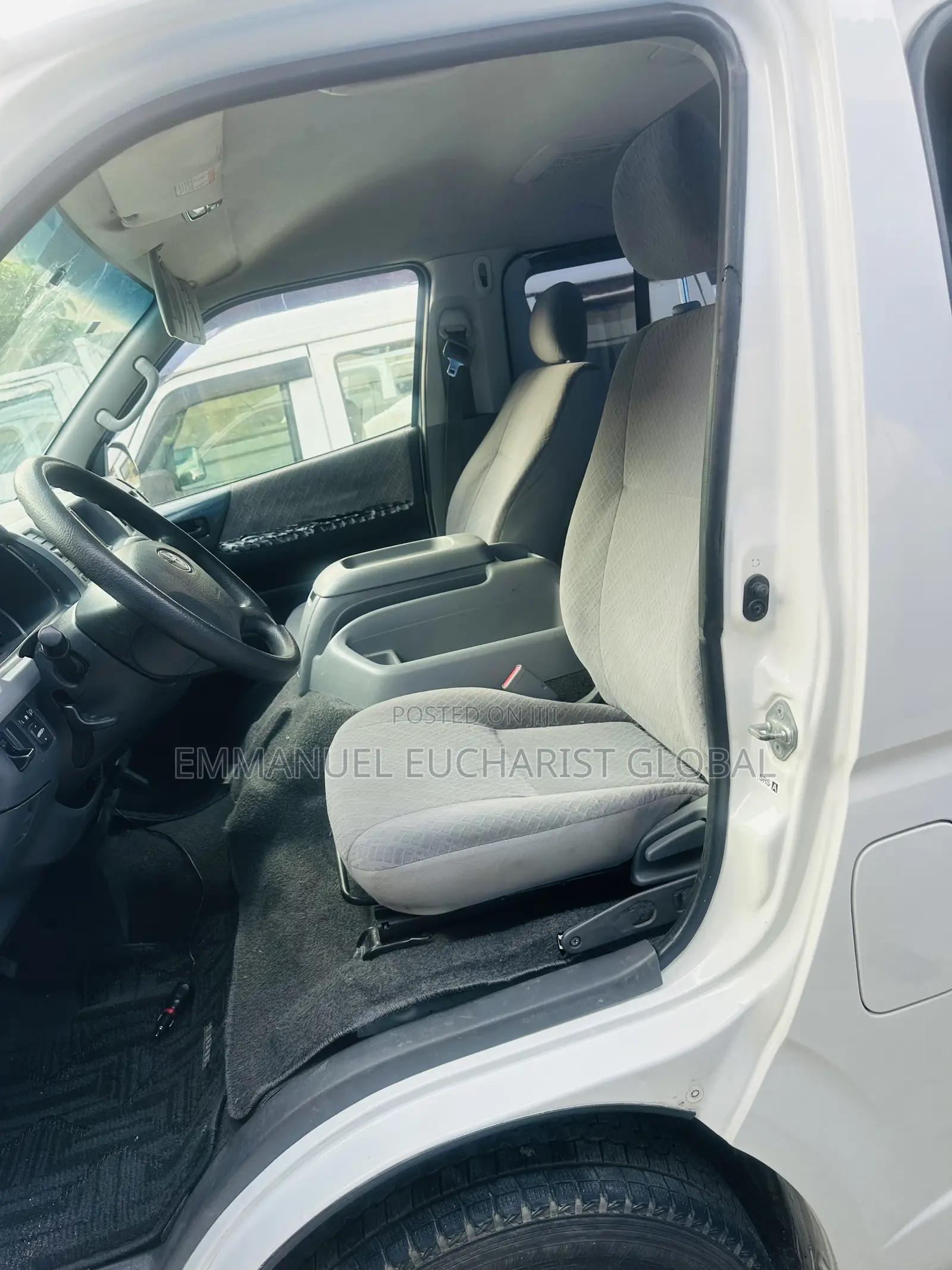 Toyota HiAce 2015 White