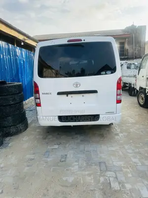 Toyota HiAce 2015 White