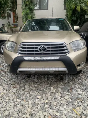 Toyota Highlander Limited 2010 Gold
