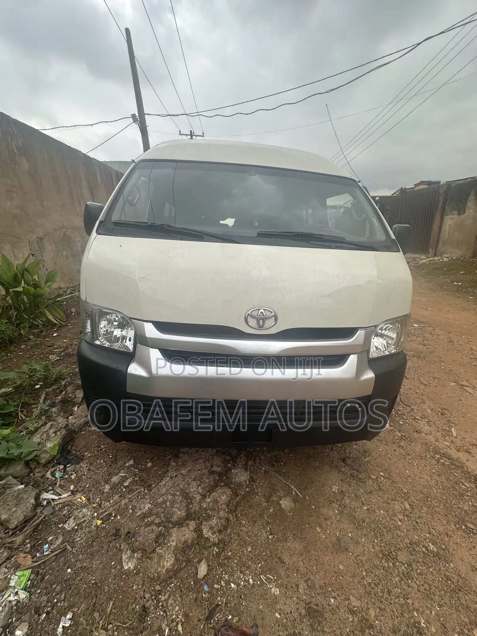 Toyota HiAce 2015 White
