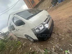 Toyota HiAce 2015 White