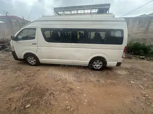 Toyota HiAce 2015 White