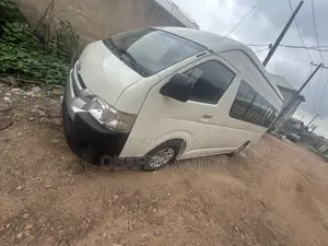 Toyota HiAce 2015 White