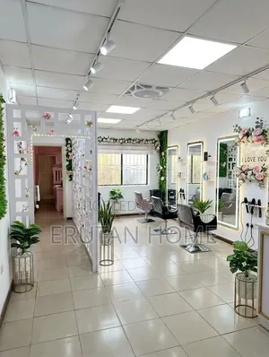 Saloon for Rent, Shared Space
