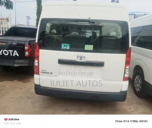 Toyota HiAce 2021 White