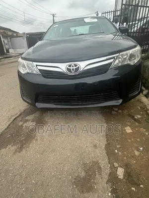Toyota Camry LE 4dr Sedan (2.5L 4cyl 6A) 2012 Gray