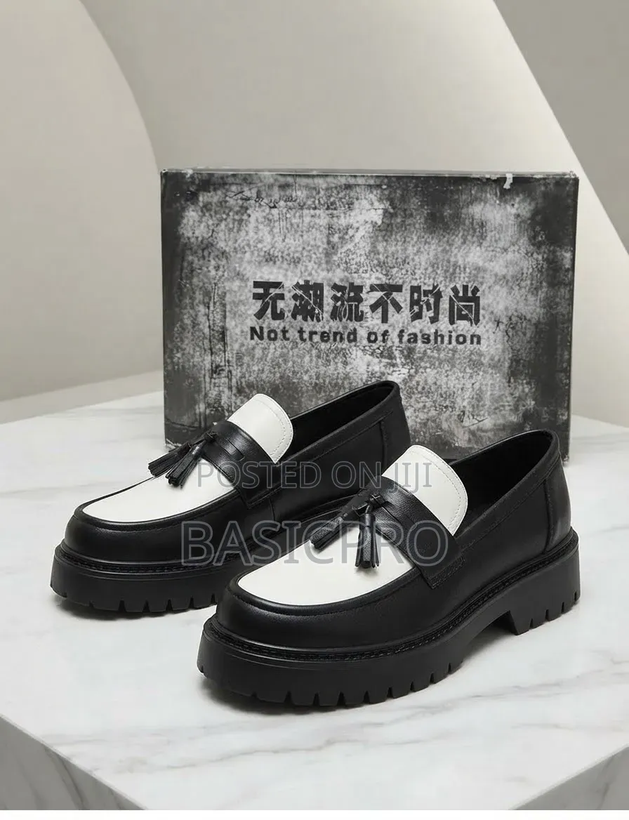 Fully Boxed Shoes for Big Boss Feeling.