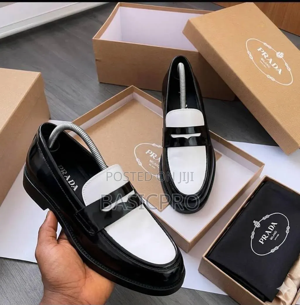 Fully Boxed Shoes for Big Boss Feeling.