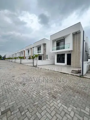 4bdrm Duplex in Chevron for sale