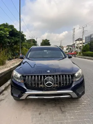 Mercedes-Benz C300 Luxury Sedan RWD (2.0L 4cyl 7A) 2017 Black
