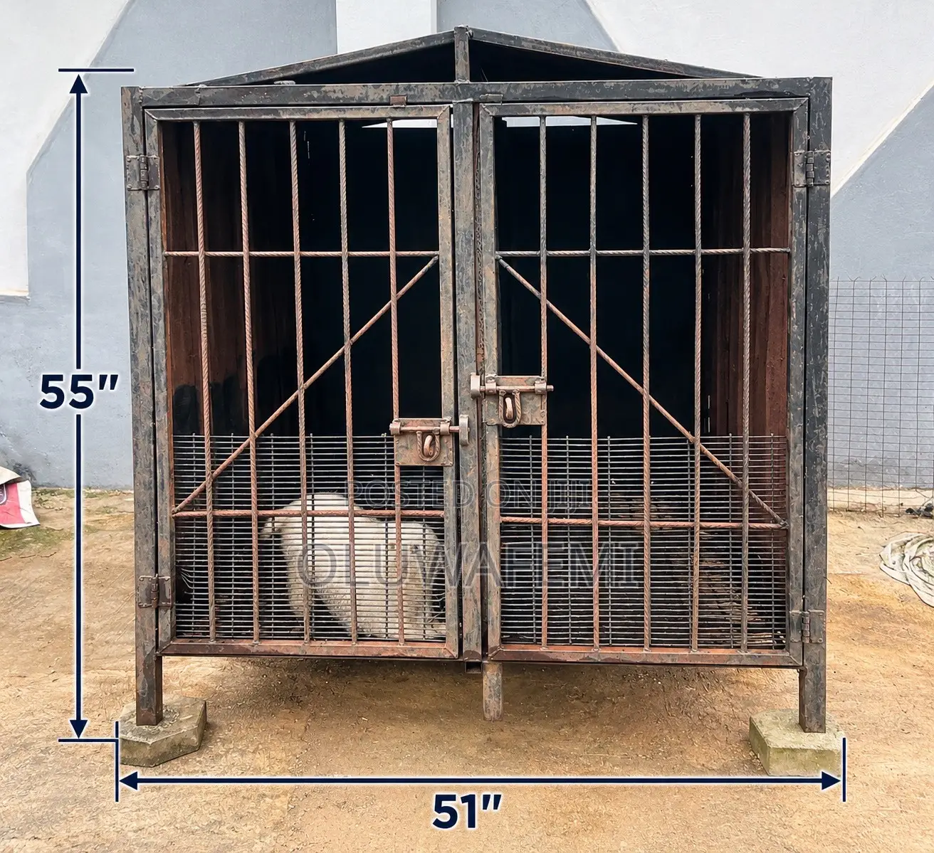 Strong and Durable Dog Cage
