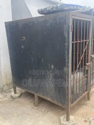Strong and Durable Dog Cage