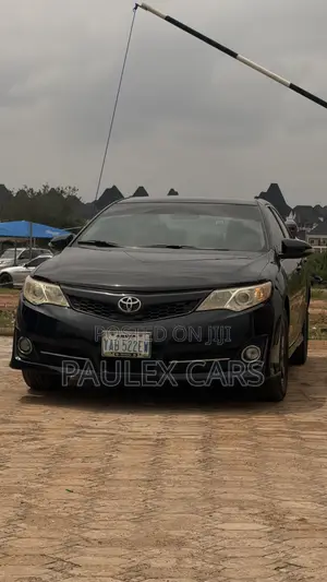 Toyota Camry SE 4dr Sedan (2.5L 4cyl 6A) 2013 Black