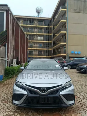 Toyota Camry SE 2023 Silver